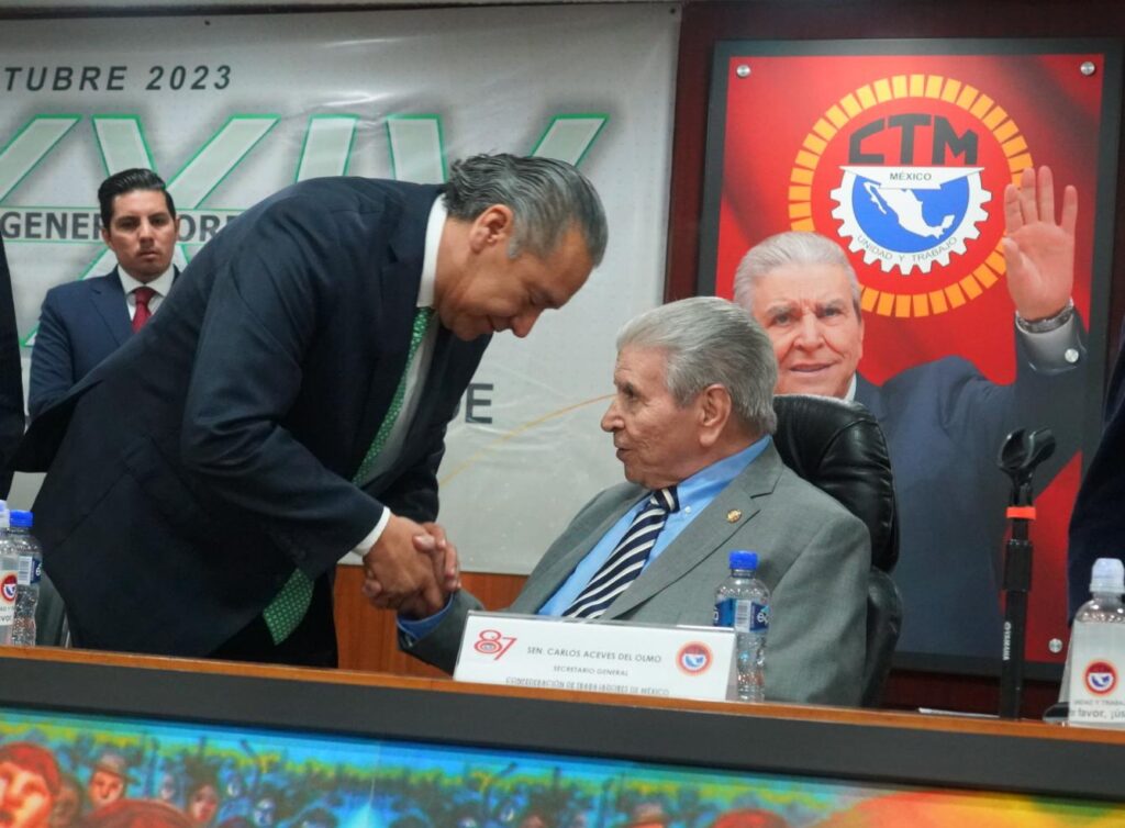 Fotonota: Ante Carlos Aceves del Olmo, líder nacional de la CTM, Leobardo Soto fue reelecto al frente de la FTP