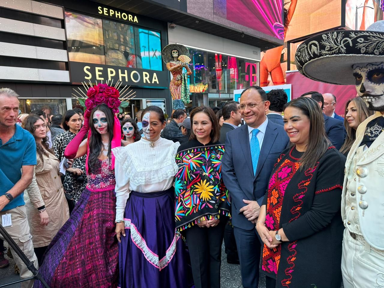 En Nueva York, Ariadna Ayala y Gaby Bonilla inauguran el Valle de Catrinas de Atlixco