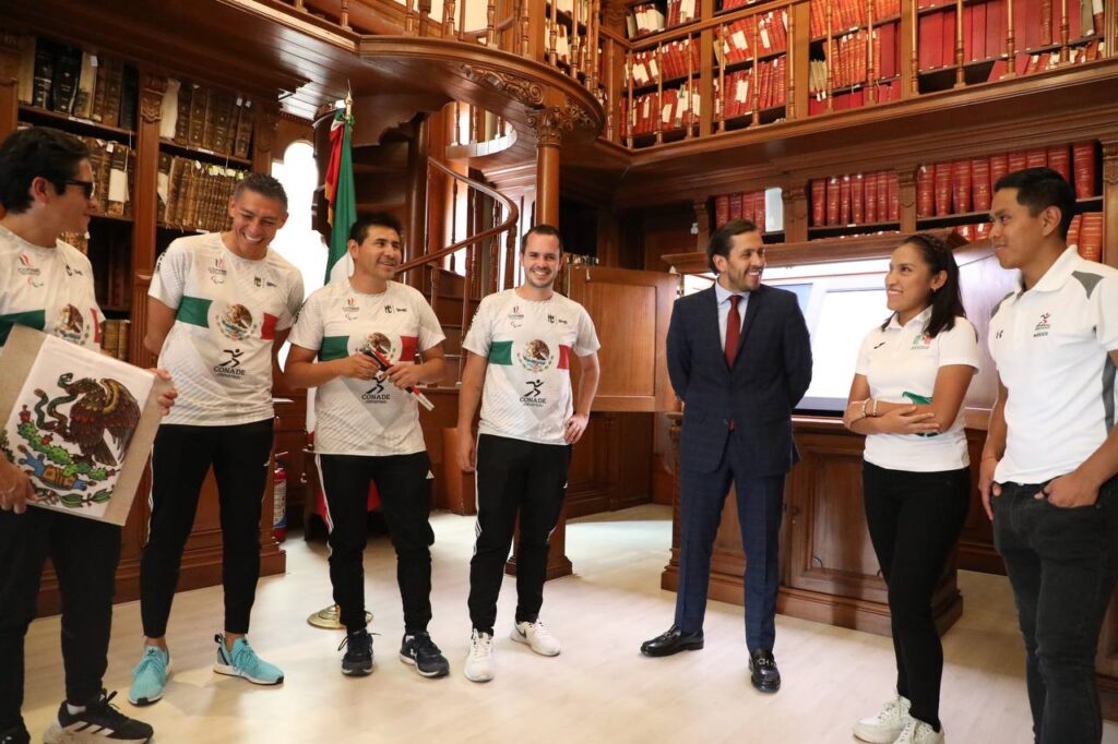 Abanderan a atletas poblanos que participarán en parapanamericanos 2023