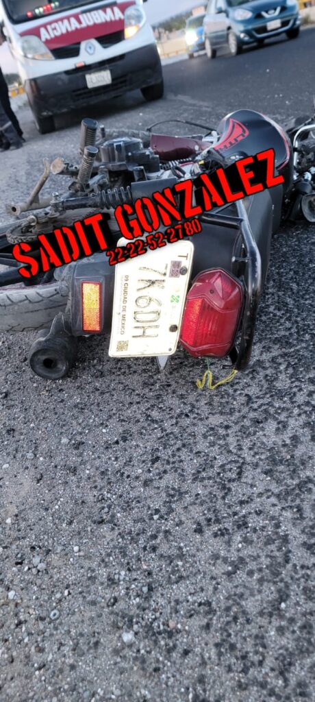 Video desde Puebla: Motociclista pierde la vida al caer de los puentes del periférico, en Amozoc