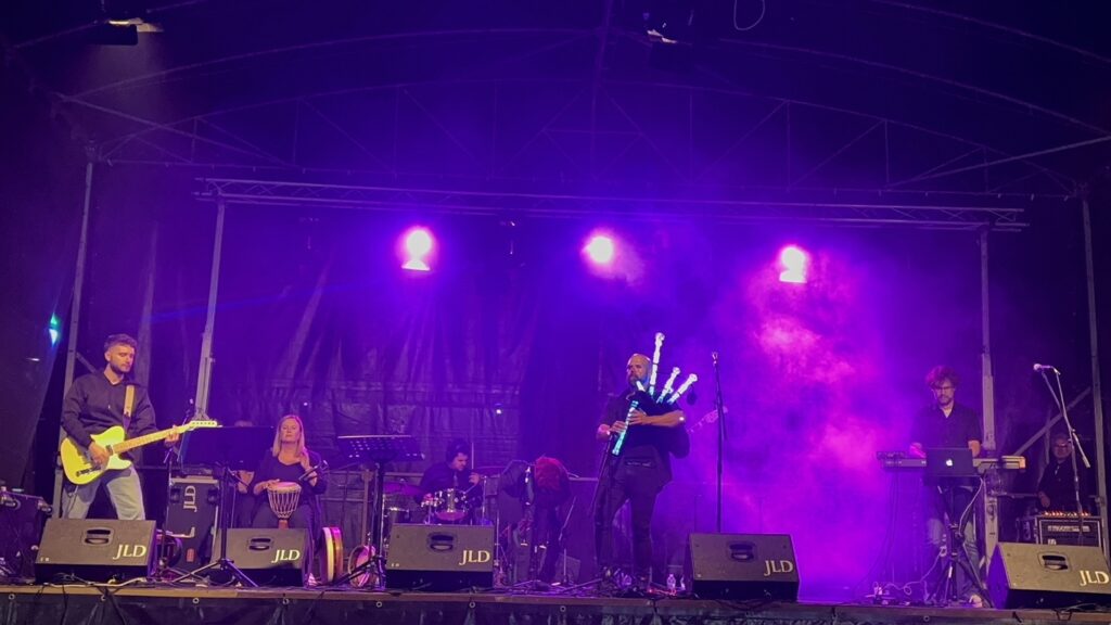 Bras Rodrigo, nació en Perlora (Asturias-España),músico, compositor y un gran maestro de la música celta