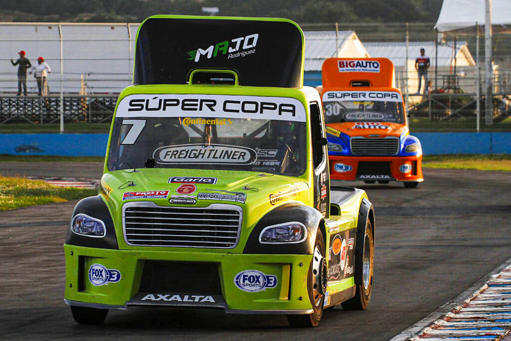 Majo Rodríguez cumple y sube al podio de los tractocamiones en Puebla