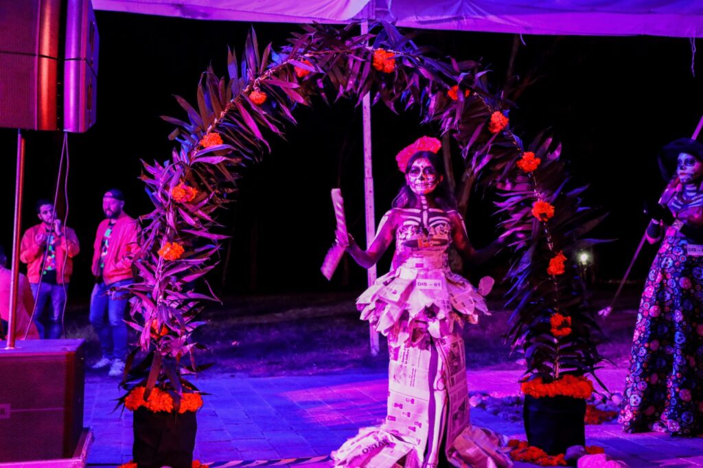 Ven y vístete de catrina en el Laberinto