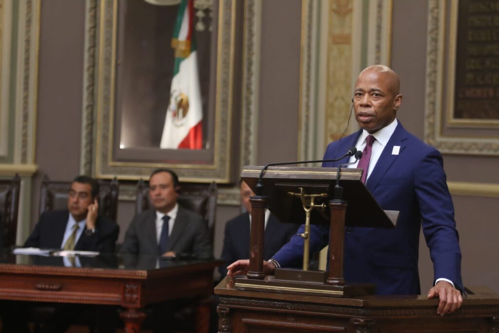 Entrega Congreso del Estado reconocimiento al alcalde de Nueva York por apoyo a migrantes