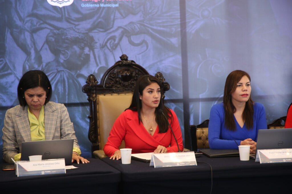 Karina Romero Alcalá comparece ante el Cabildo