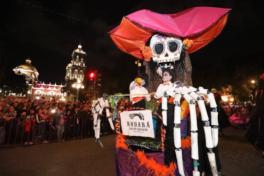 Realizan en Puebla capital el ‘Desfile de Calaveras’