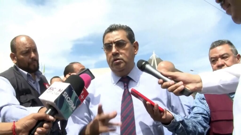 Gobierno enviará helicópteros para rescatar a poblanos en Guerrero: Sergio Salomón