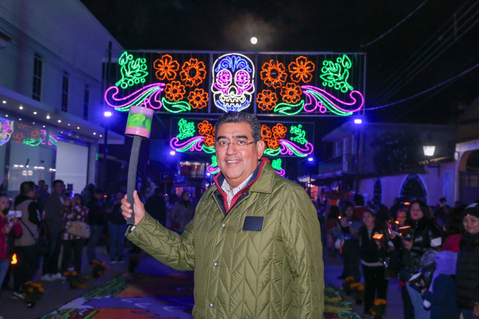 Asiste Sergio Salomón a festival en Chignahuapan 