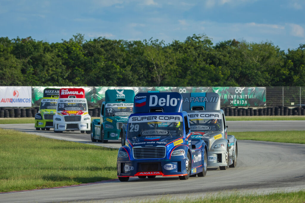 Enrique “Harry” Dueñas, cerró con podio la temporada 2023 de los Tractocamiones