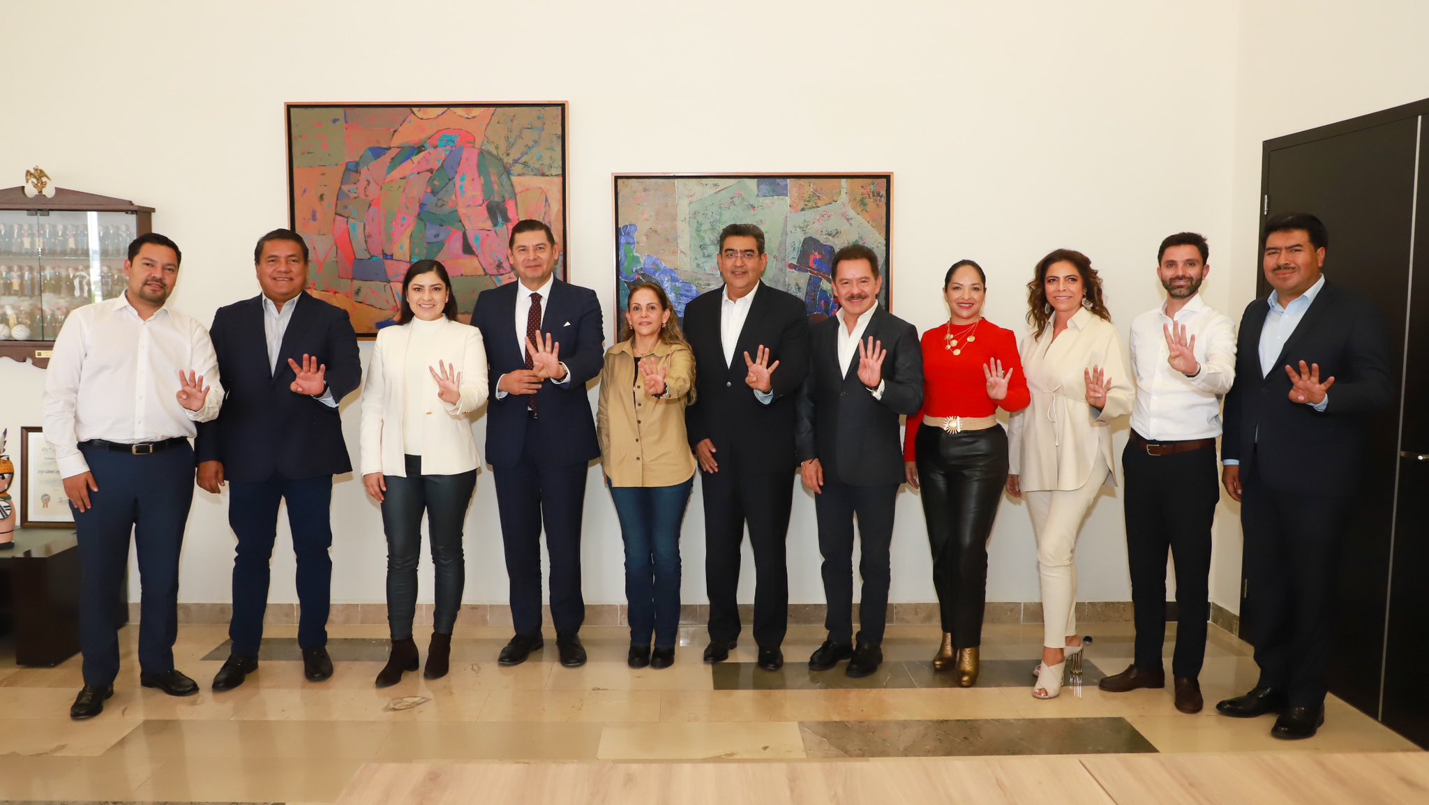 Sergio Salomón encabezó reunión con participantes en el proceso interno de Morena Puebla