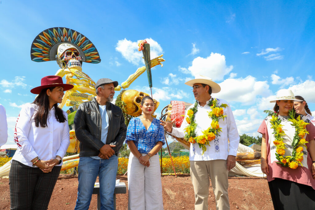 Preservar nuestras tradiciones, pidió Sergio Salomón desde el Valle de Catrinas en Atlixco