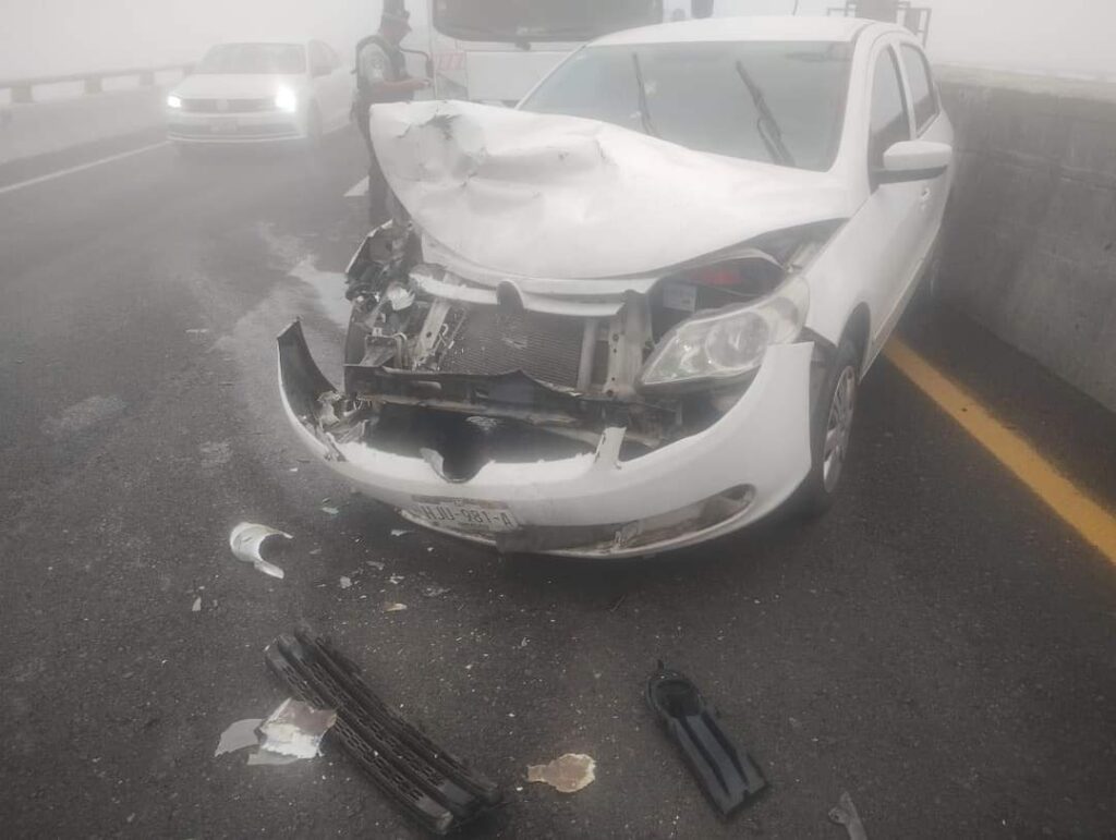 Neblina provocó al menos 2 accidentes en la México Tuxpan
