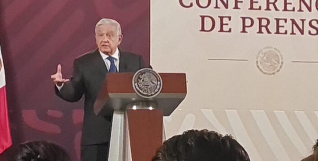 “Somos libres y no hay que presionar”, señala AMLO ante futuro de Ebrard en Morena