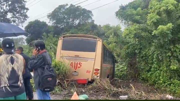 Camión de la Unión Serrana provoca accidente en la México Tuxpan