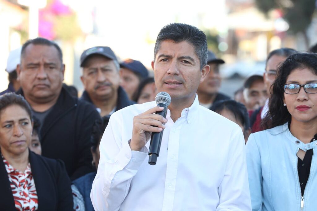 Eduardo Rivera entregó más calles pavimentadas