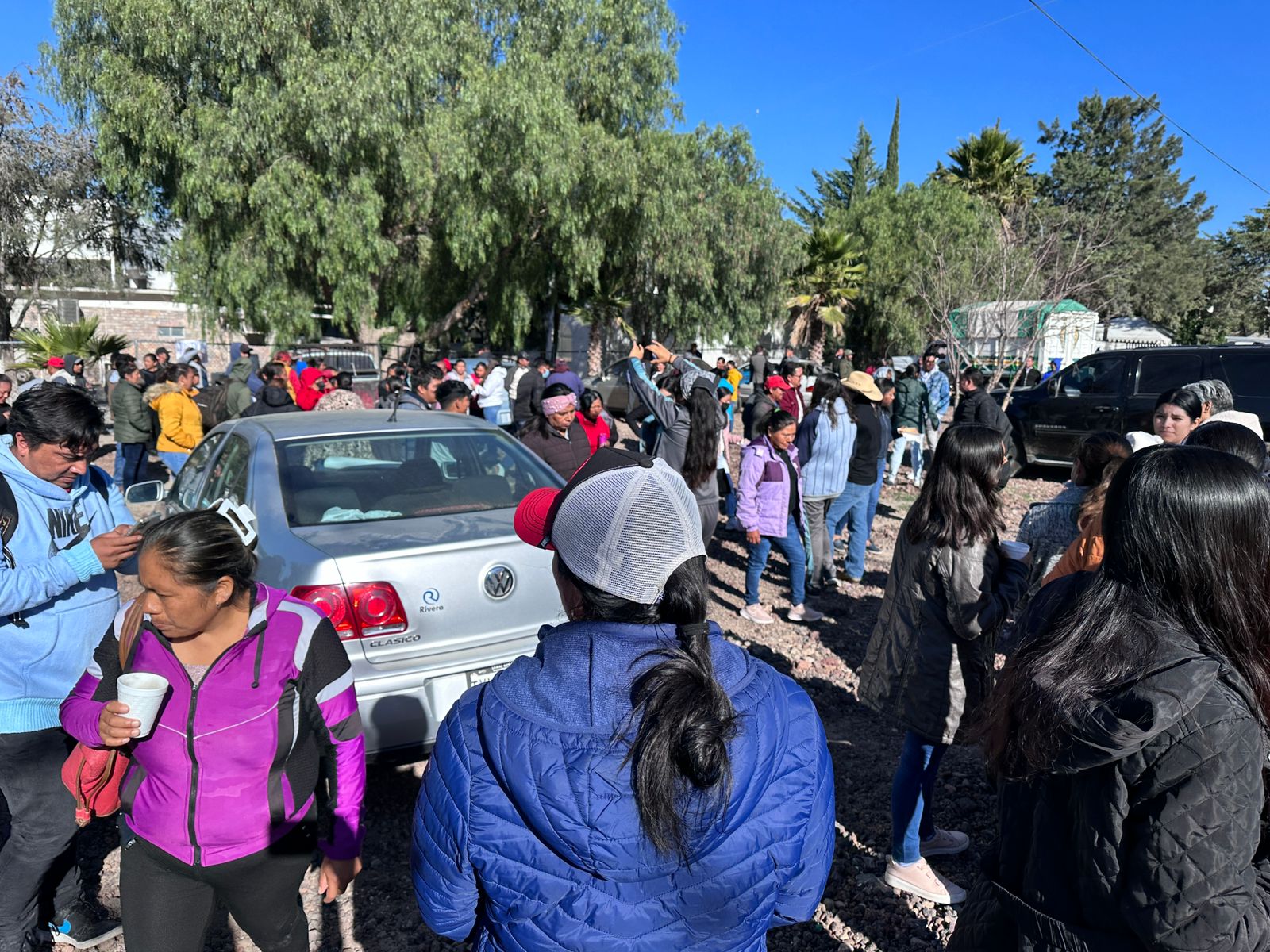 Padres de familia bloquean la federal Puebla-Tehuacán