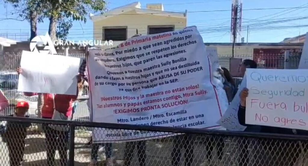 Video: Por casos de bullying, se manifiestan padres de familia del CENHCH