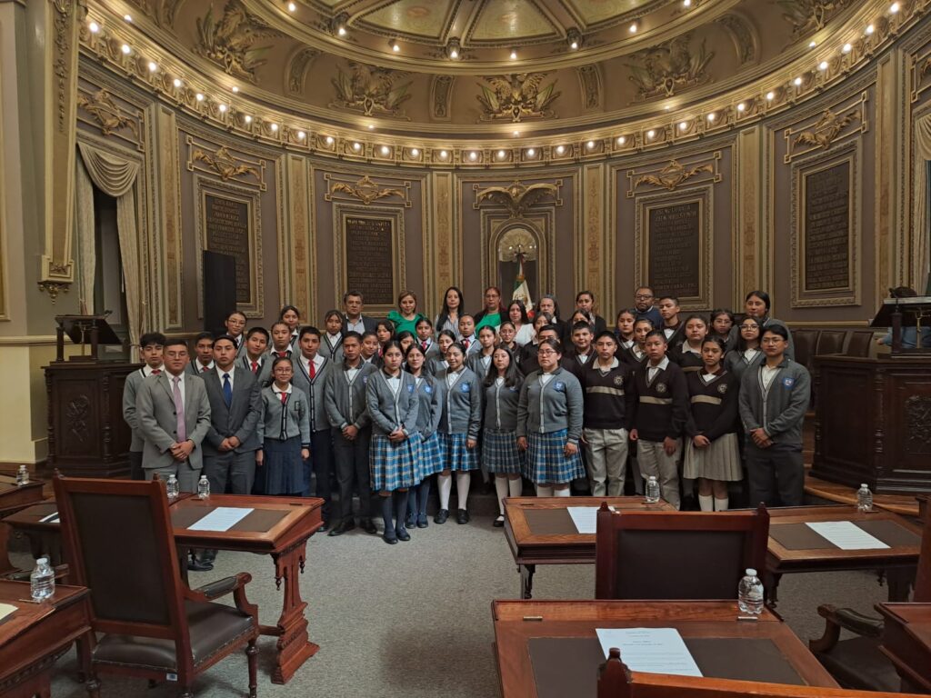 Estudiantes de San Nicolás de los Ranchos fueron diputados por un día