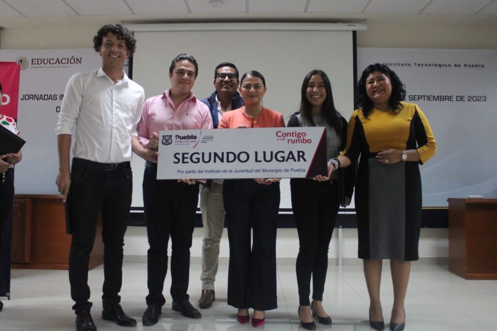 Entregan premio a jóvenes de La Resurrección