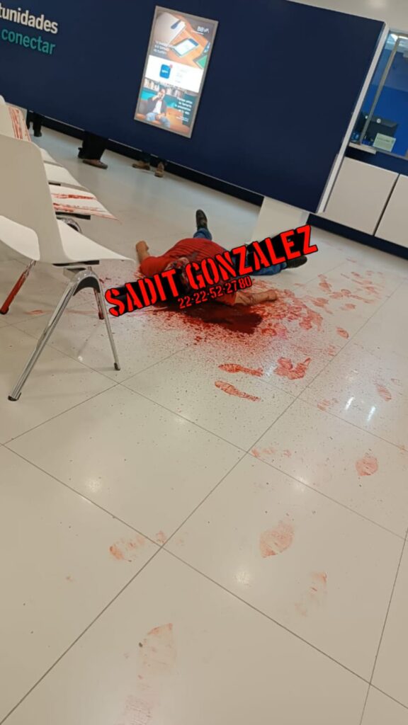 ¡De terror! asesinan a hombre en sucursal Bancomer de Tecamachalco