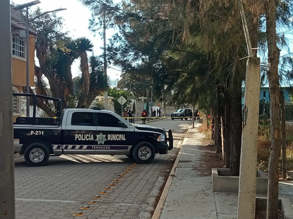 Policías perseguían a rateros y se toparon con un cadáver en Tehuacán