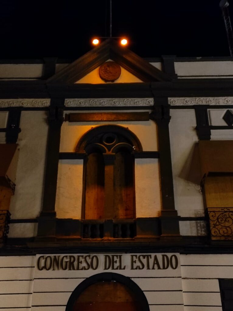 Fotonota: Congreso del Estado se ilumina de naranja por Día Internacional de Eliminación de la Violencia contra las Mujeres