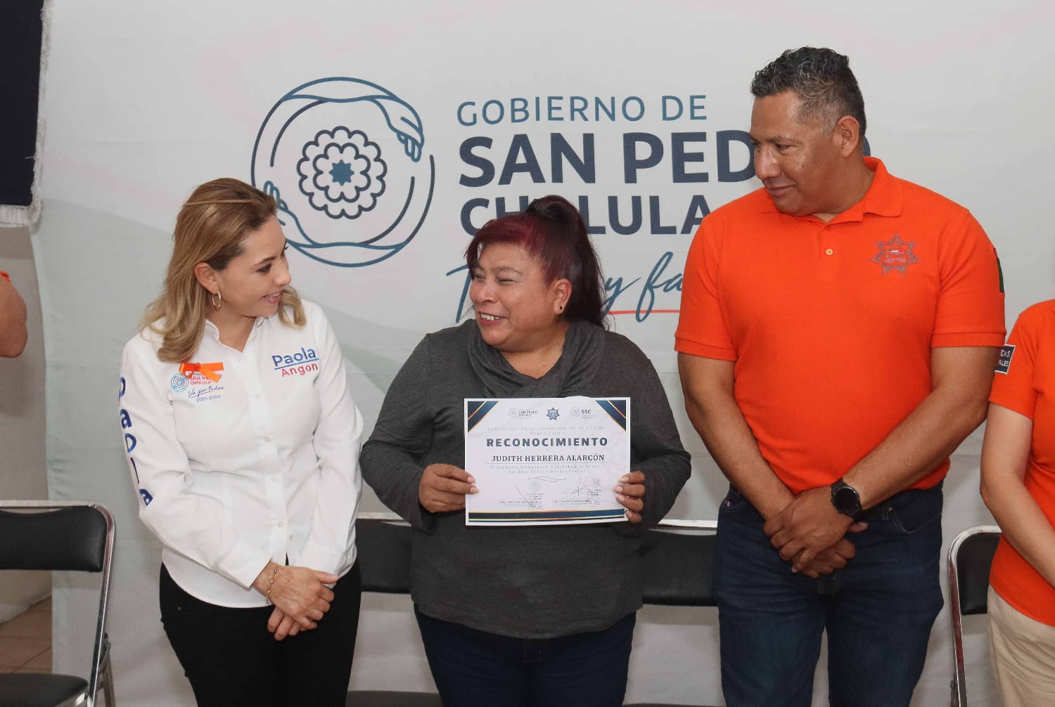 En San Pedro Cholula, Paola Angon facilita cursos gratuitos de manejo a mujeres