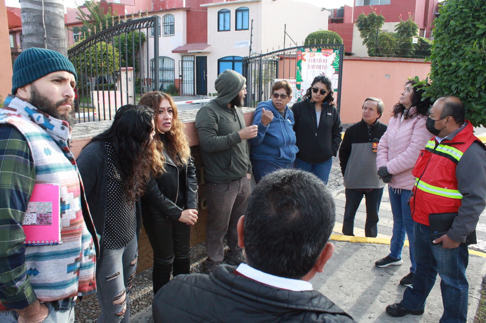 Secretario Omar Álvarez sigue en reuniones con vecinos de la Vía Atlixcáyotl