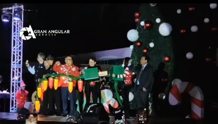 Video desde Puebla: Lilia Cedillo encendió el majestuoso árbol navideño en el CCU BUAP