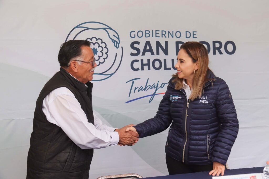 Paola Angon entregó terreno para telebachillerato Zacapechpan