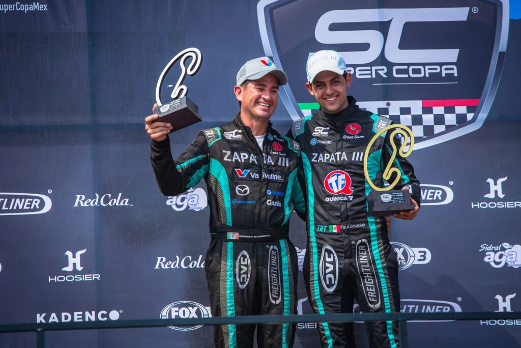 Richards y Jourdain se disputan el titulo de los tractocamiones, en el Gran Premio Jaloma de Súper Copa