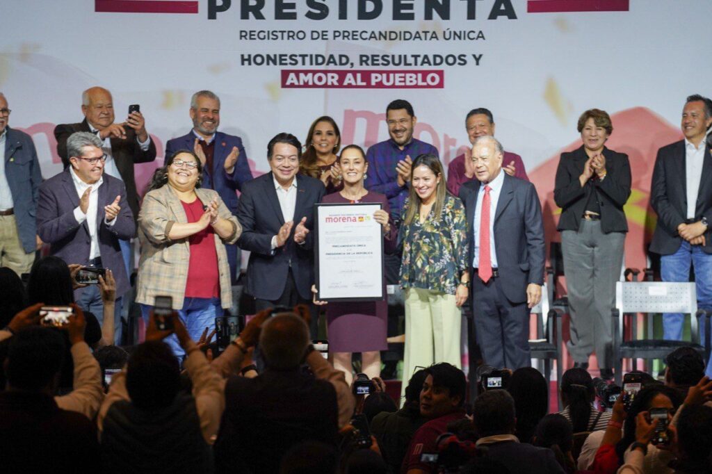 “¡Vamos a seguir haciendo historia!”, Claudia Sheinbaum se registra como precandidata de la 4T a la Presidencia de México