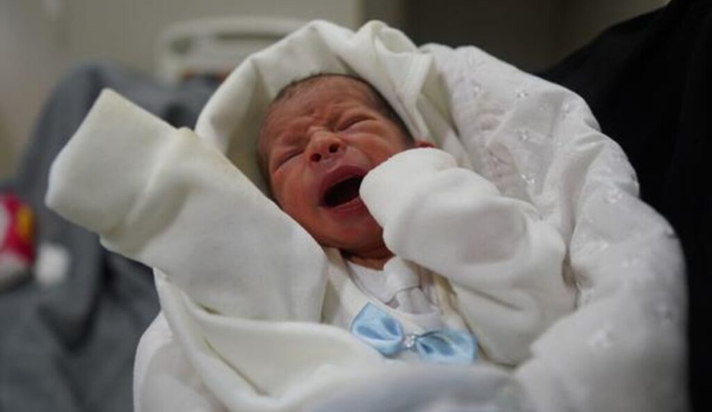 Israel-Palestina: Los bebés mueren en el hospital Al-Shifa en medio de escenas de devastación en Gaza