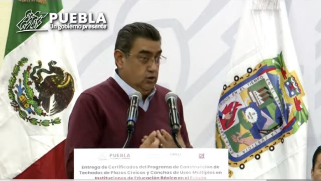 Gobernador Sergio Salomón llama a los padres de familia a educar a sus hijos 