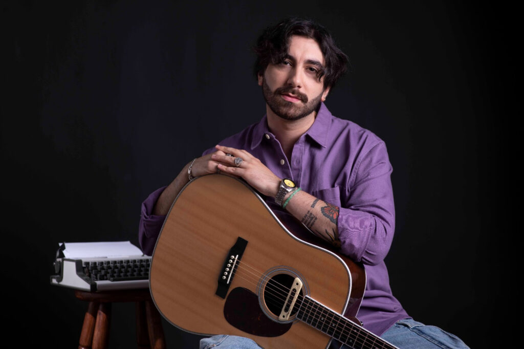 Antonio Montenegro resurge como el ave fénix con su disco debut ‘De las cenizas vendrá algo nuevo’