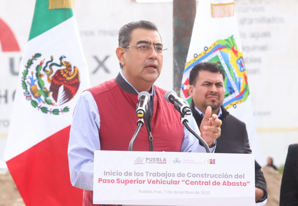 Video desde Puebla: Sergio Salomón inició obra en Central de Abasto por 300 mdp