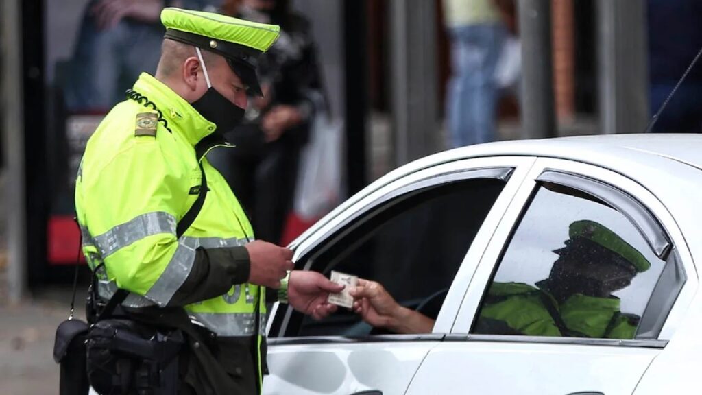 Jóvenes de todo el país se organizan para acabar con las mordidas de tránsito