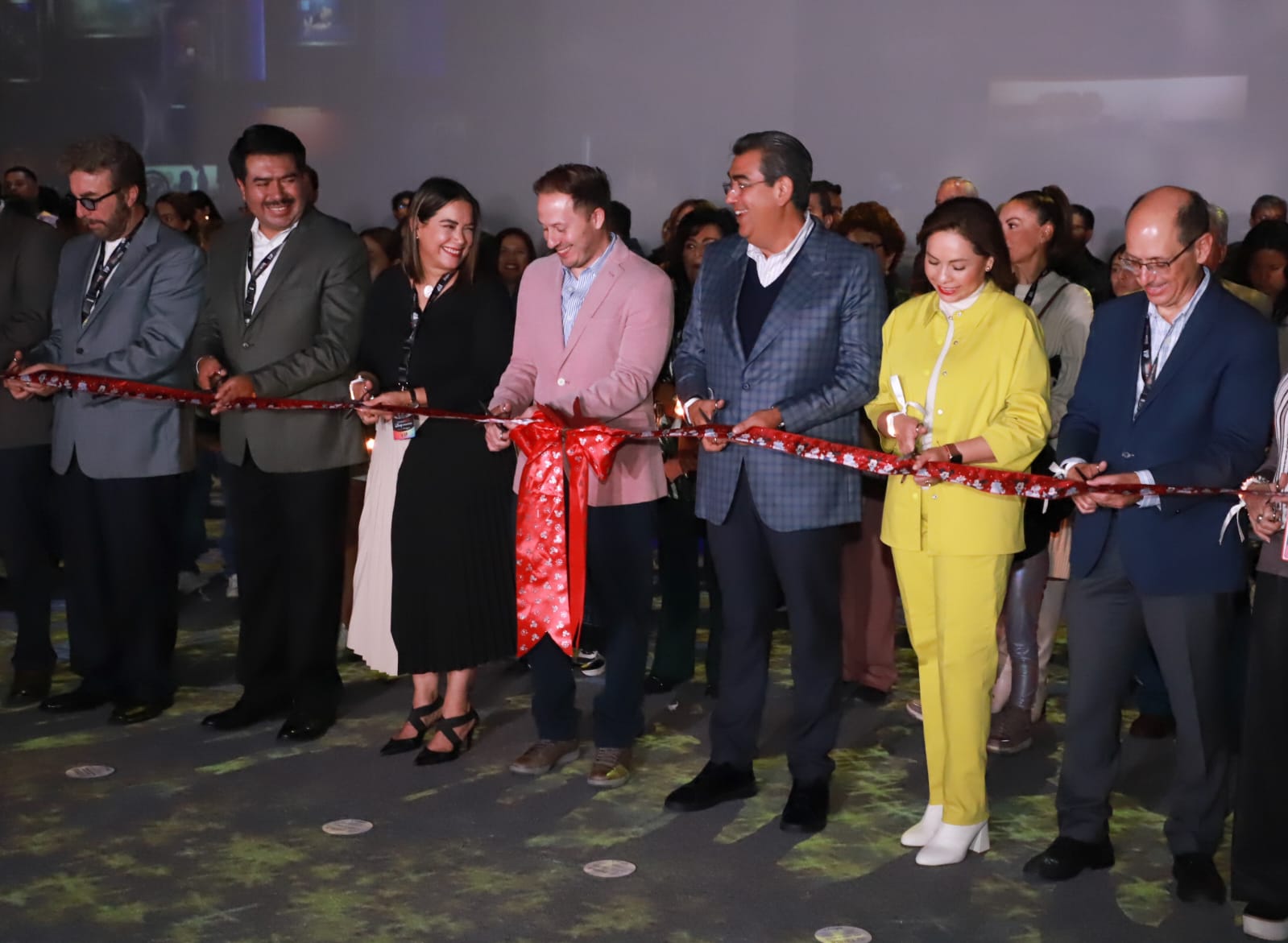Sergio Salomón inauguró Disney Inmersive Puebla