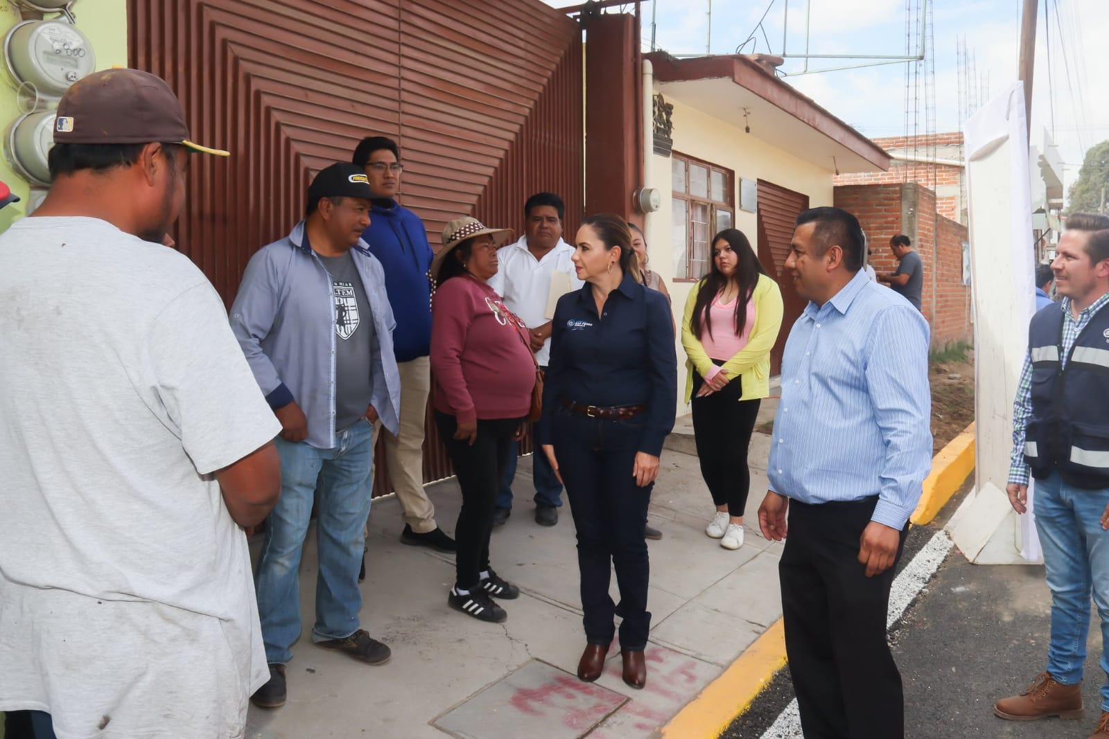 Paola Angon entregó pavimentación en la junta auxiliar San Cristobal Tepontla