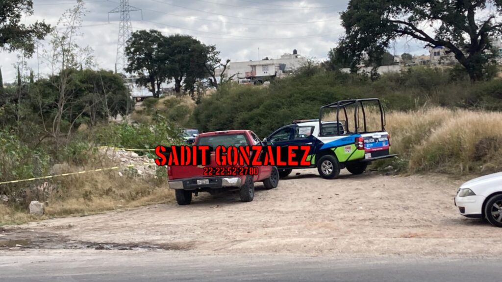 Video desde Puebla: Cadáver decapitado y embolsado de mujer en Lomas de Santa Catarina