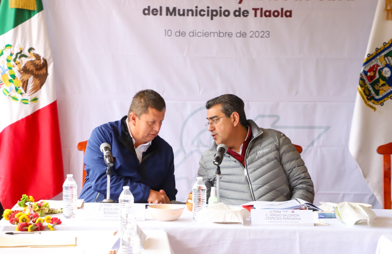 Sergio Salomón entregó obras de infraestructura y beneficios sociales en Tlaola y Tlapacoya