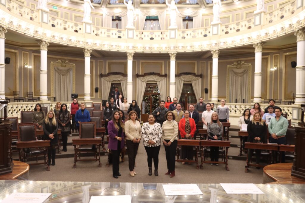 Entregan en el Congreso del Estado reconocimientos a participantes del foro “Unidas Somos Más”