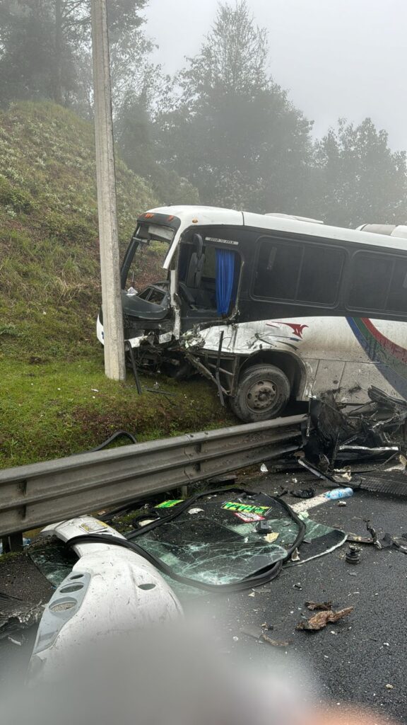 Video: Cierran la México Tuxpan por fuerte accidente