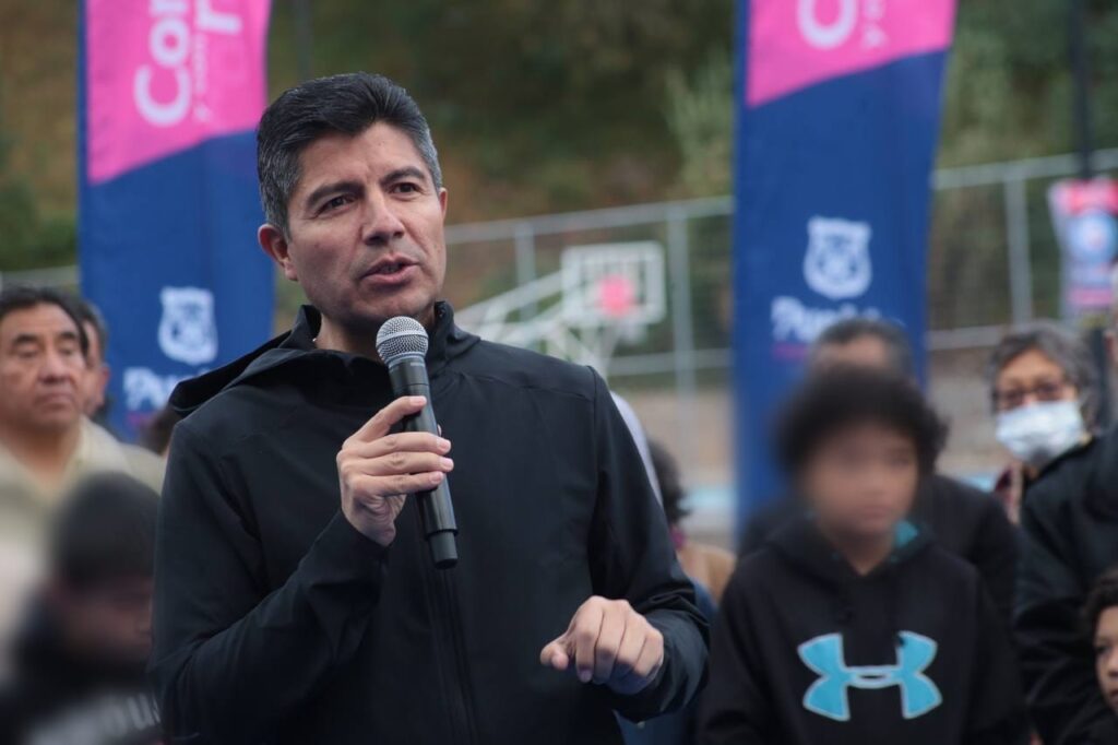 Eduardo Rivera entrega rehabilitación de parque deportivo en Xonaca