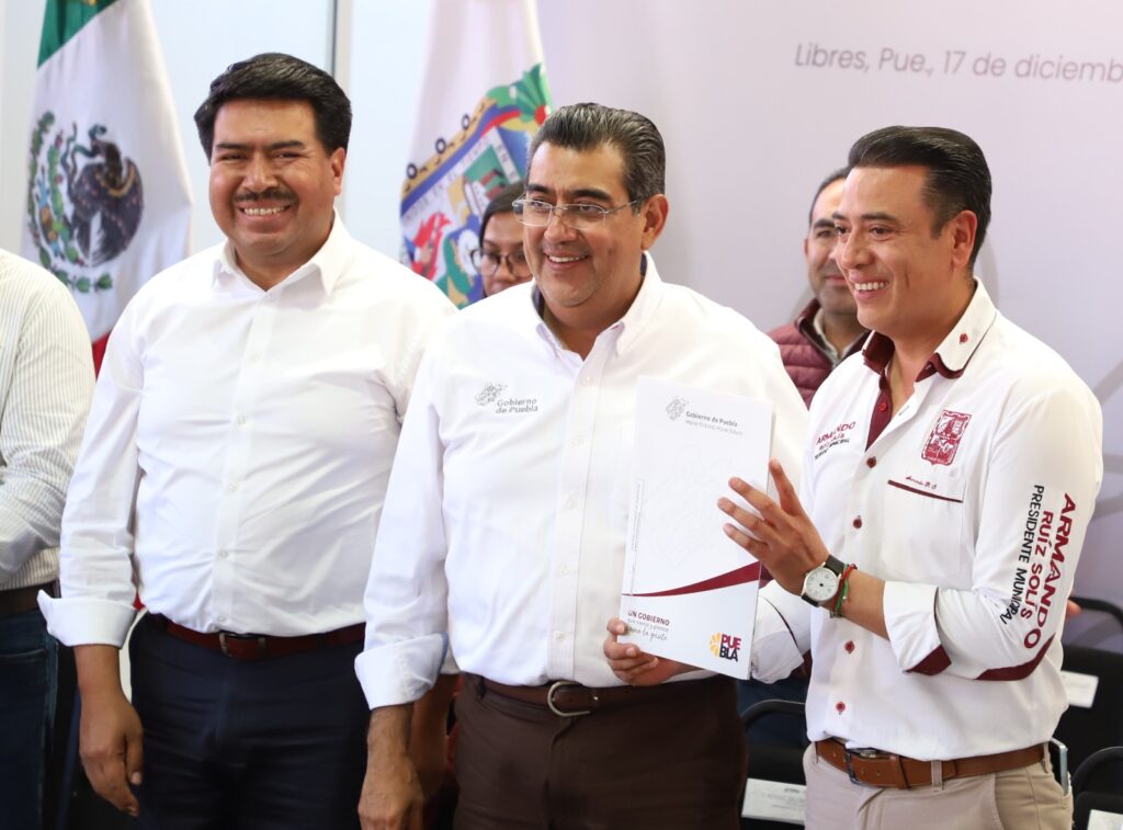 En Puebla y México, primero los pobres: Sergio Salomón