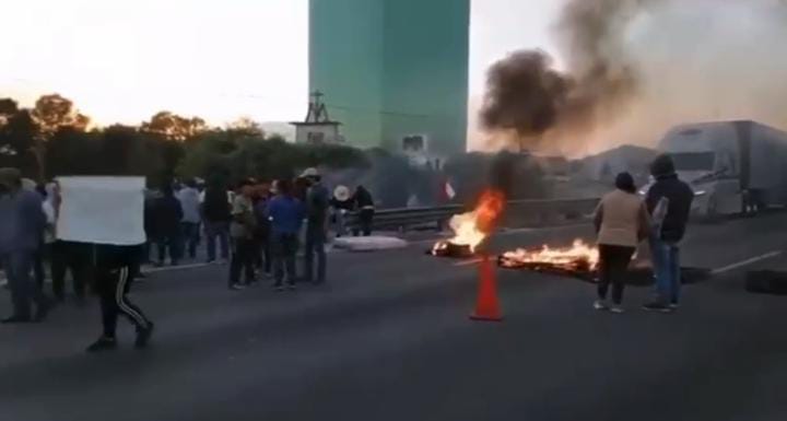 Video desde Puebla: Vecinos de Huejotzingo bloquearon la México Puebla