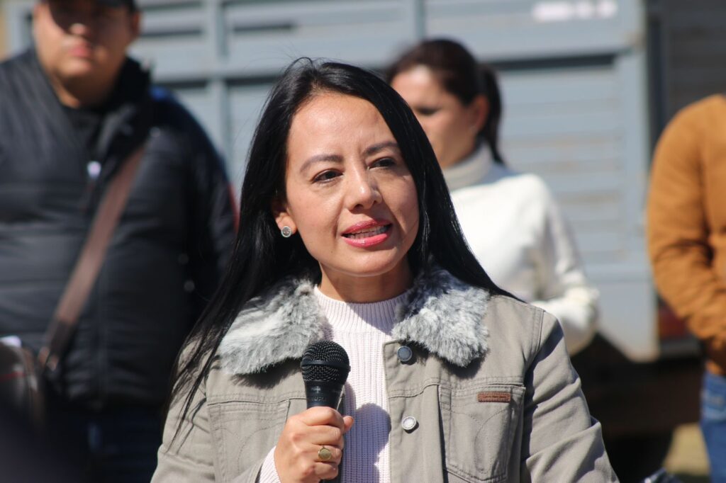 Entrega Voluntariado del Congreso ropa invernal como parte del programa “Un Invierno sin Frío”
