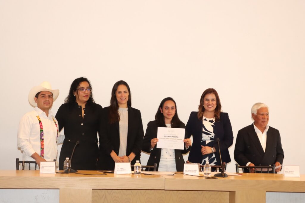 Entrega Congreso del Estado reconocimientos a artistas poblanos