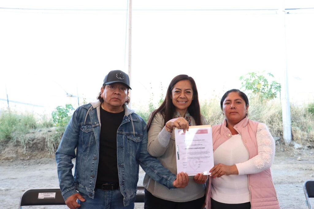 Ariadna Ayala inicia obras en varias colonias de Atlixco