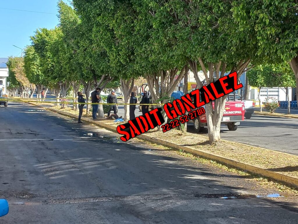 Hallan a hombre sin vida tirado sobre el camellón en Tehuacán